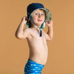 Chapeau Anti UV Bébé Réversible Bleu Et Imprimé Palmiers -Surf Fournitures Boutique chapeau anti uv bebe reversible bleu et imprime palmiers 2