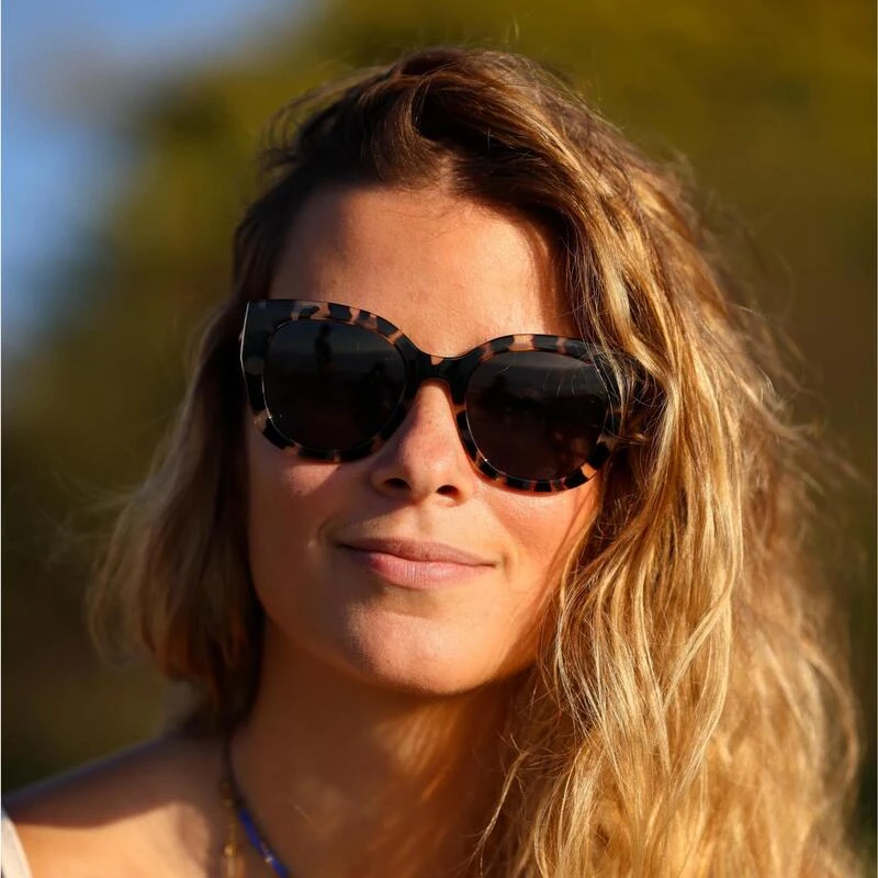 Lunettes De Soleil KOME Marron Laiteux, Polarisés GRIS - Cat.3 - MUNDAKA 4 Lunettes De Soleil KOME Marron Laiteux, Polarisés GRIS - Cat.3 - MUNDAKA – Image 4