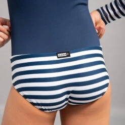 Maillot 1 Pièce Manches Longues Fille MAYA Bleu Marine 12 Maillot 1 Pièce Manches Longues Fille MAYA Bleu Marine -Surf Fournitures Boutique maillot 1 piece manches longues fille maya bleu marine 3